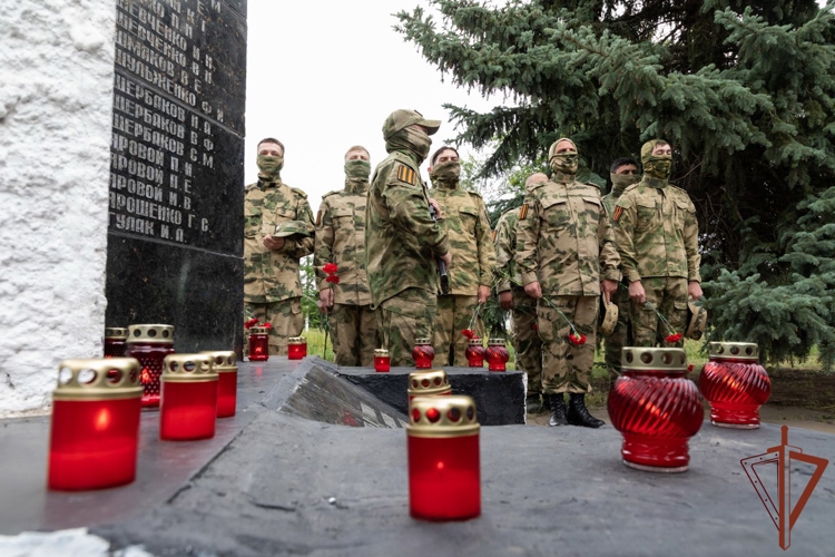В ЛНР росгвардейцы приняли участие в мероприятиях, посвященных Дню памяти и скорби (видео)