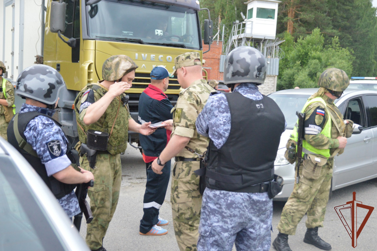 В Уральском округе Росгвардии завершился учебно-методический сбор с офицерами соединений и воинских частей, отвечающих за организацию охраны специальных грузов
