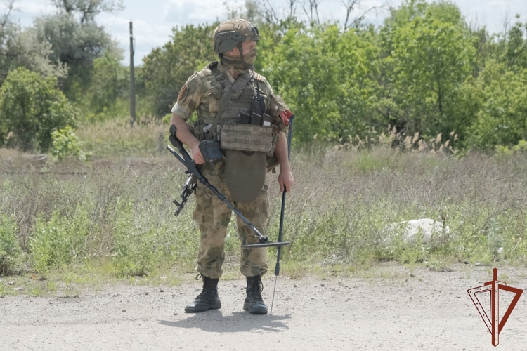 Росгвардейцы нашли американский пулемет и боеприпасы ВСУ в Донецкой Народной Республике