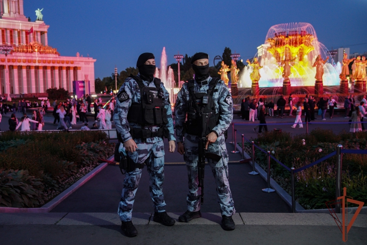 В Москве росгвардейцы обеспечили охрану общественного порядка в период проведения выпускных вечеров