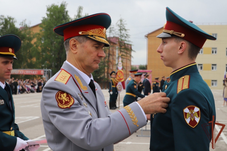 В Пермском военном институте Росгвардии состоялся выпуск молодых офицеров (видео)