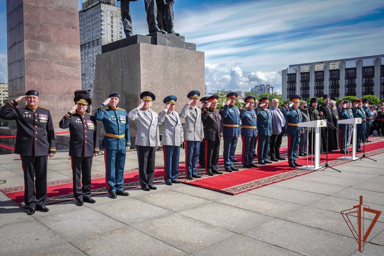 Первый выпуск офицеров Военной ордена Жукова академии войск национальной гвардии Российской Федерации состоялся в Санкт-Петербурге (видео)