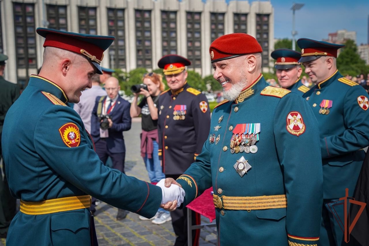 Первый выпуск офицеров Военной ордена Жукова академии войск национальной гвардии Российской Федерации состоялся в Санкт-Петербурге (видео)