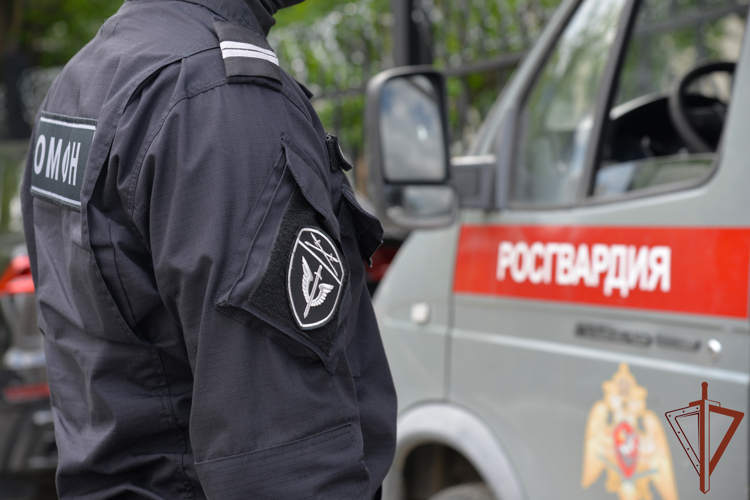 Взрывотехники ОМОН Росгвардии обезвредили обнаруженный на стройке в Екатеринбурге боевой артиллерийский снаряд