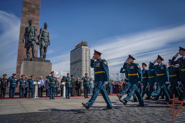 Первый выпуск офицеров Военной ордена Жукова академии войск национальной гвардии Российской Федерации состоялся в Санкт-Петербурге (видео)