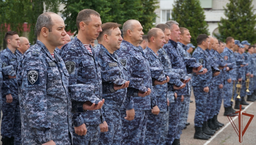 Торжественное открытие памятника в честь погибших военнослужащих и сотрудников войск правопорядка прошло в Брянске