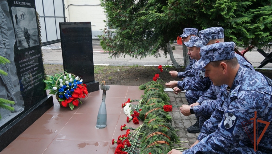 Торжественное открытие памятника в честь погибших военнослужащих и сотрудников войск правопорядка прошло в Брянске