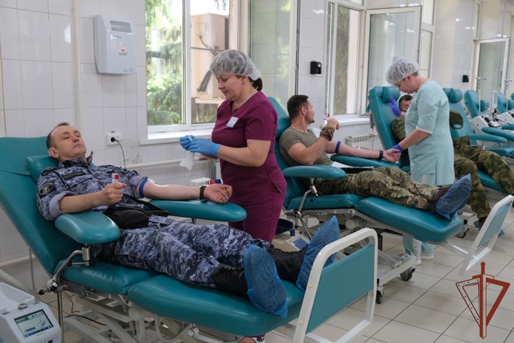 Росгвардейцы сдали кровь для медицинских учреждений Курской области