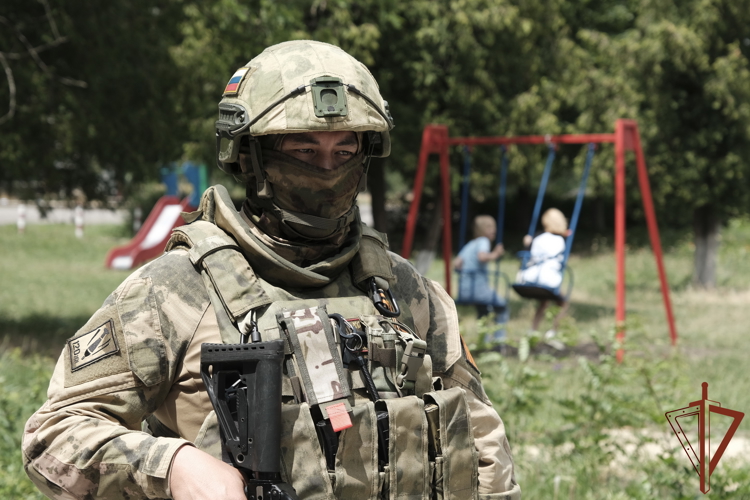 Росгвардейцы отреставрировали братскую могилу воинам, освобождавшим Донбасс в годы Великой Отечественной войны (видео)
