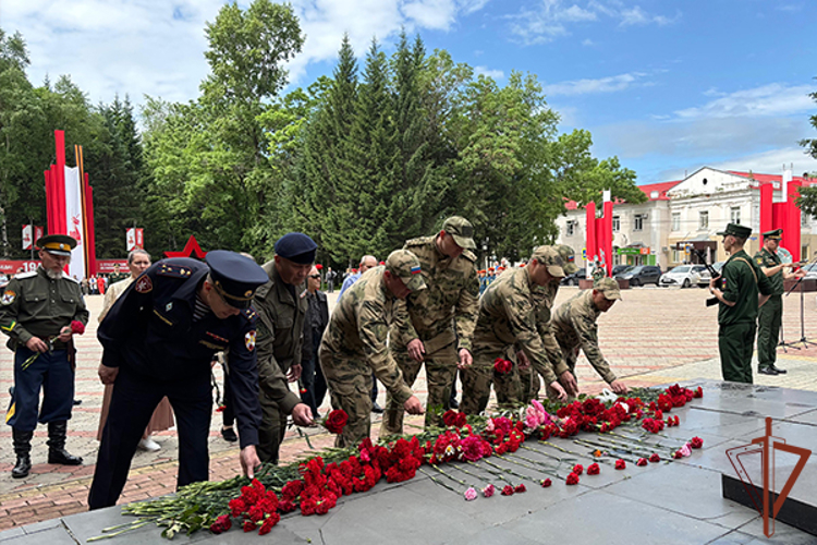 На Дальнем Востоке росгвардейцы приняли участие в мероприятиях, посвященных Дню памяти и скорби