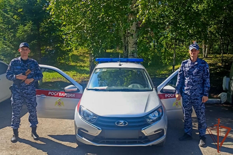 В Кузбассе росгвардейцы нашли и вернули матери пропавшего ребенка
