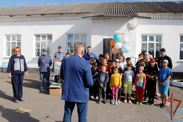В Южном округе росгвардейцы провели мероприятия, посвященные Дню защиты детей