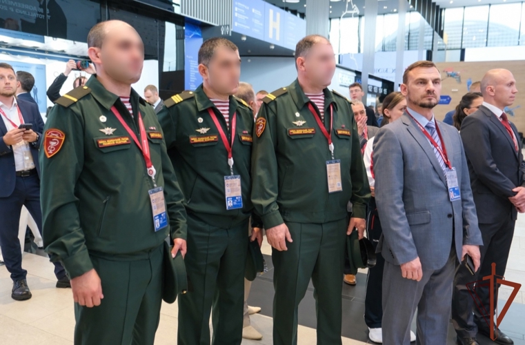 Министр спорта России вручил росгвардейцам золотые знаки ГТО на полях ПМЭФ-2025
