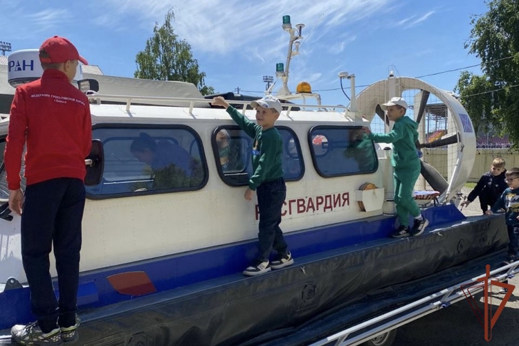 В Сибирском округе Росгвардии прошли праздничные мероприятия ко Дню защиты детей