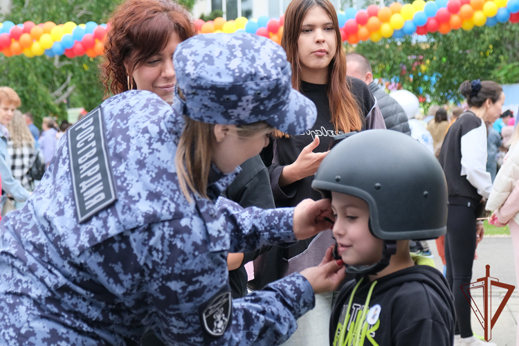 В Сибирском округе Росгвардии прошли праздничные мероприятия ко Дню защиты детей