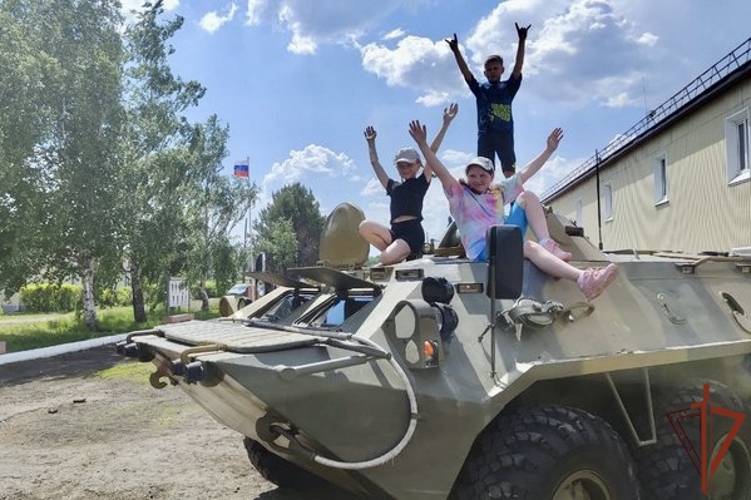 В Сибирском округе Росгвардии прошли праздничные мероприятия ко Дню защиты детей