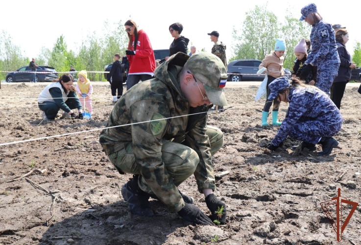 К Международной акции «Сад памяти» присоединились росгвардейцы в Югре