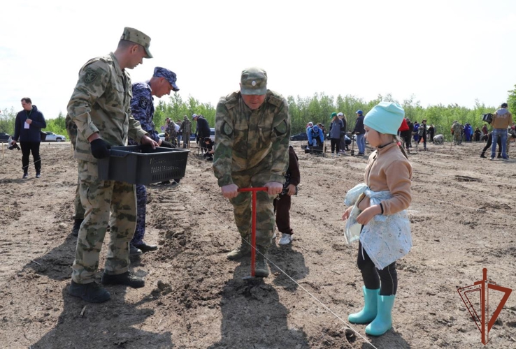 К Международной акции «Сад памяти» присоединились росгвардейцы в Югре