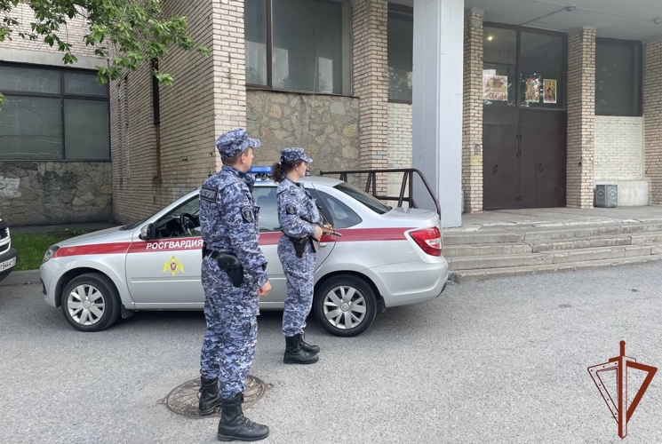 В Петербурге сотрудники Росгвардии спасли девушку от необдуманного поступка после ссоры с молодым человеком