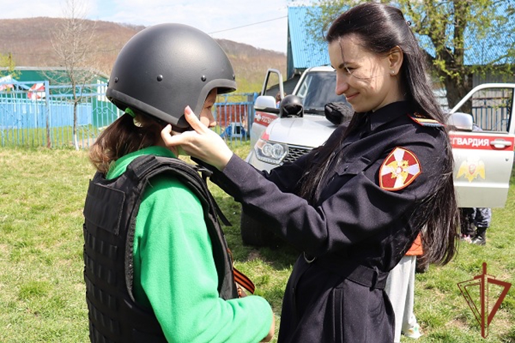 Росгвардейцы на Дальнем Востоке провели тематические мероприятия, посвященные Международному дню защиты детей