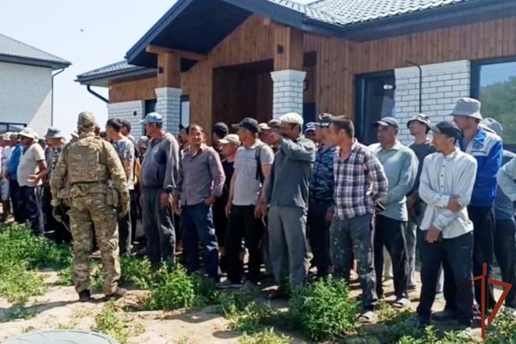 При содействии спецназа Росгвардии прошел миграционный рейд в Алтайском крае 
