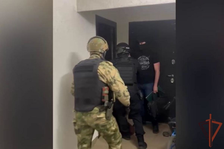При содействии спецназа Росгвардии в Красноярске задержан подозреваемый в публикации материалов с экстремистской символикой