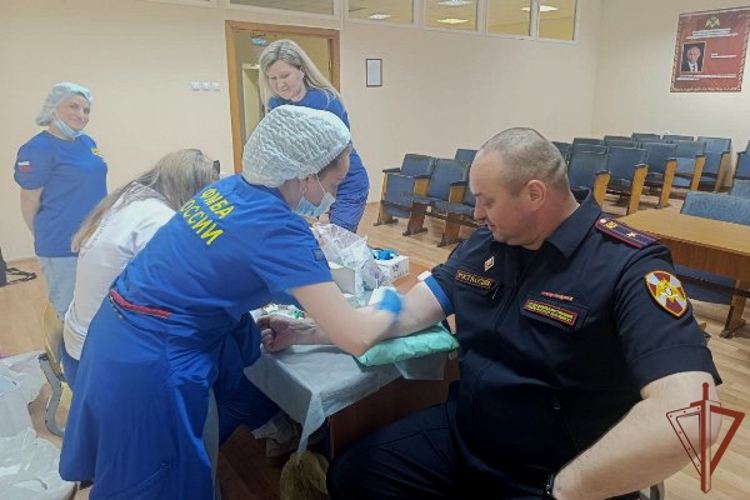 Росгвардейцы пополнили регистр доноров костного мозга и сдали кровь для медучреждений Сибири
