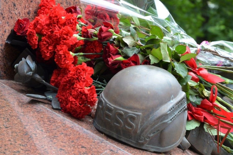 Росгвардейцы почтили память журналистов, погибших в Луганской Народной Республике 