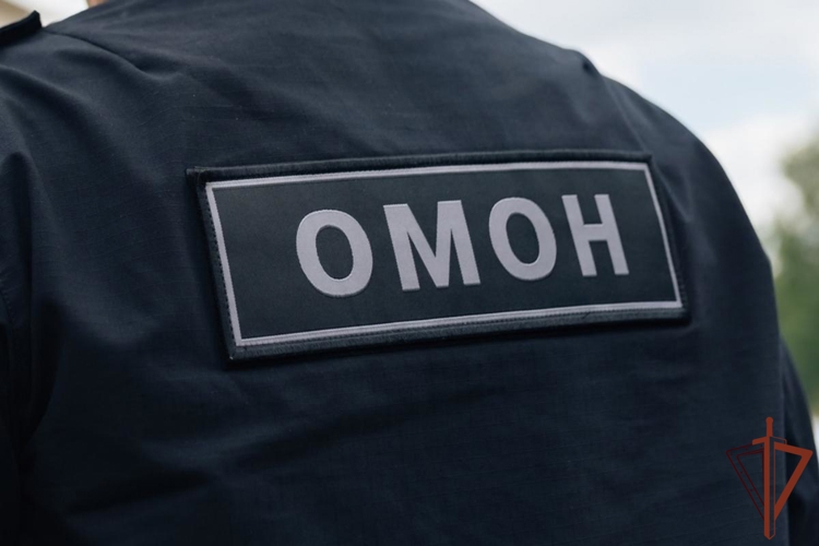 Сотрудник ОМОН оказал помощь пострадавшим при вооруженном нападении в Челябинске