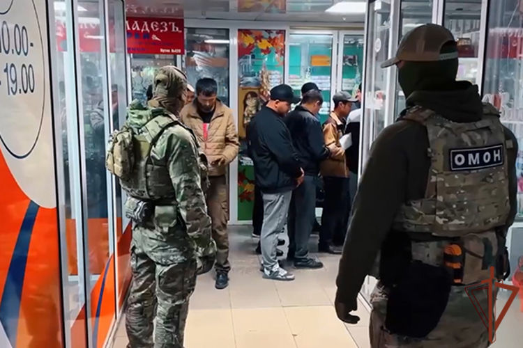 В Приморском крае при содействии спецназа Росгвардии проходят рейды по выявлению нарушений миграционного законодательства