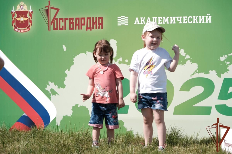 Праздник-концерт в честь Дня защиты детей состоялся для детей росгвардейцев в Екатеринбурге