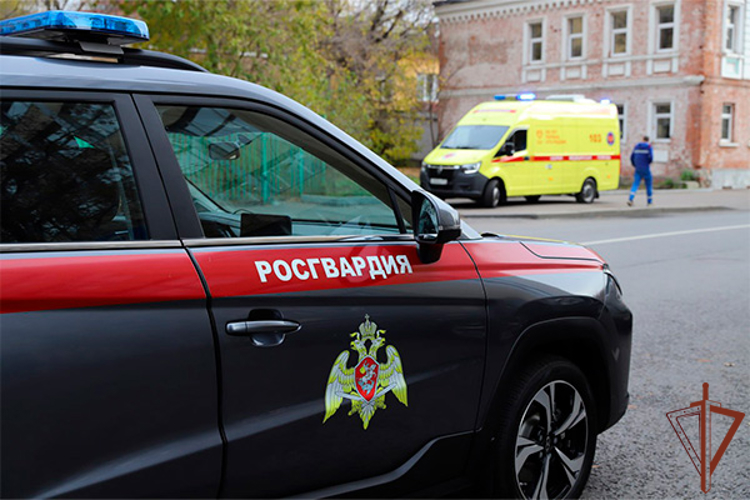 В Москве росгвардейцы оказали помощь пострадавшему в ДТП  мотоциклисту