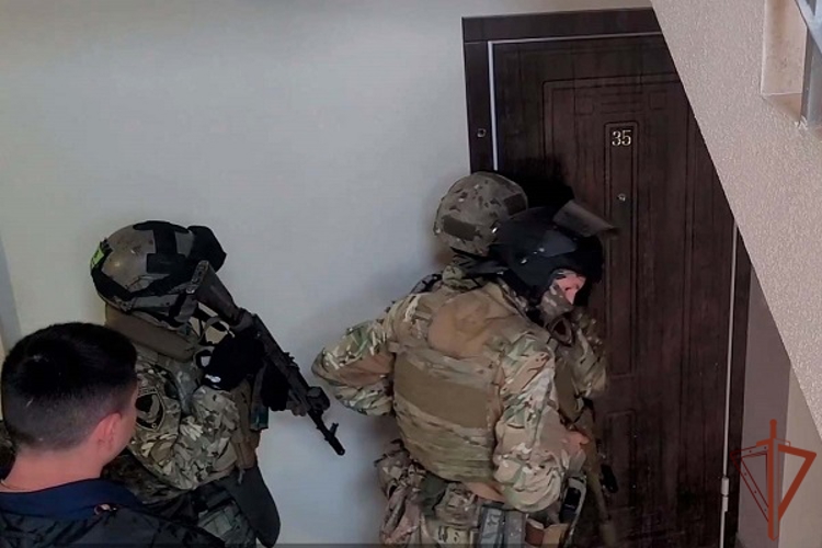 Подозреваемый в сбыте наркотиков задержан в Севастополе при силовой поддержке ОМОН Росгвардии