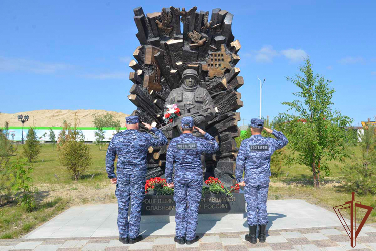 На Урале росгвардейцы почтили память ветеранов боевых действий