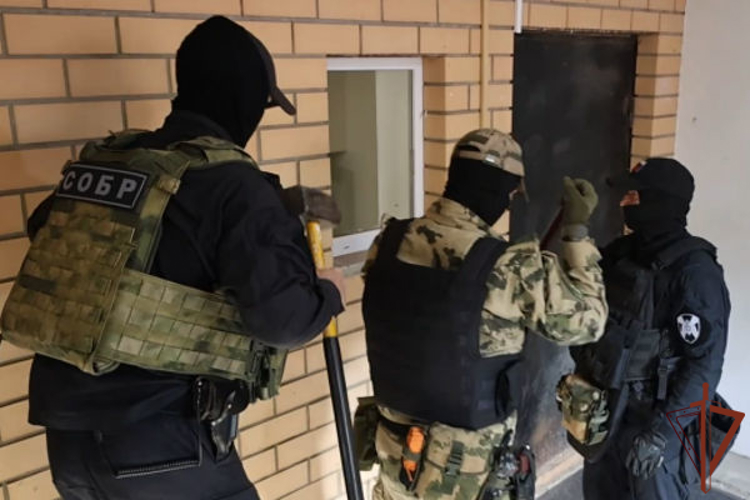 При силовой поддержке спецназа Росгвардии пресечена деятельность салона интимных услуг в Мордовии