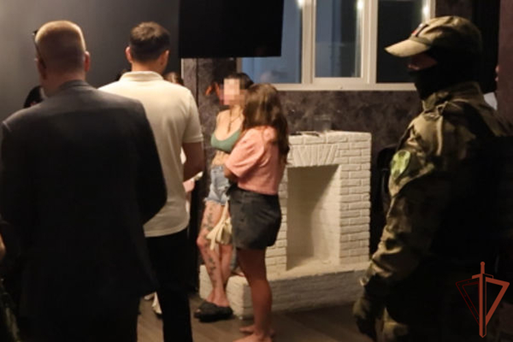 При силовой поддержке спецназа Росгвардии пресечена деятельность салона интимных услуг в Мордовии