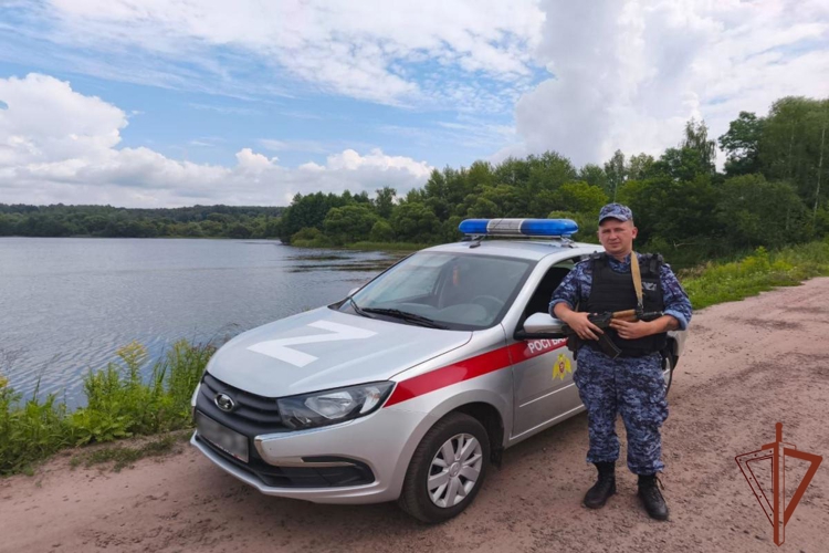 В Курской области сотрудник Росгвардии помог уберечь женщину от необдуманного поступка 