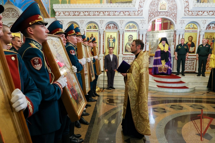 В День крещения Руси в главный храм Росгвардии доставили иконы небесных покровителей отрядов спецназа ведомства (видео)