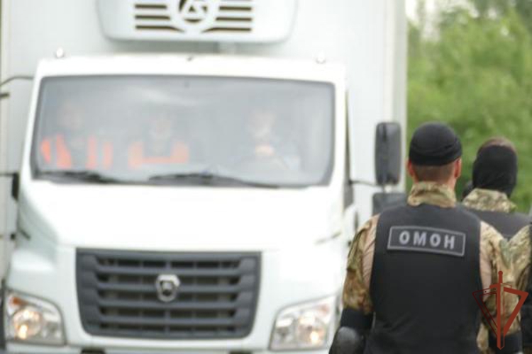 При содействии ОМОН Росгвардии в Омской области прошел рейд по выявлению нарушений миграционного законодательства