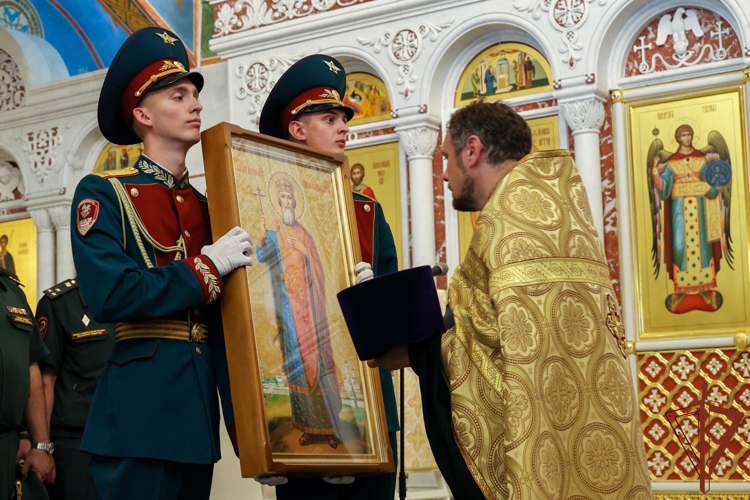 В День крещения Руси в главный храм Росгвардии доставили иконы небесных покровителей отрядов спецназа ведомства (видео)