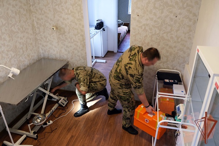 Военнослужащие Росгвардии помогли обустроить ветеринарный кабинет в Херсонской области