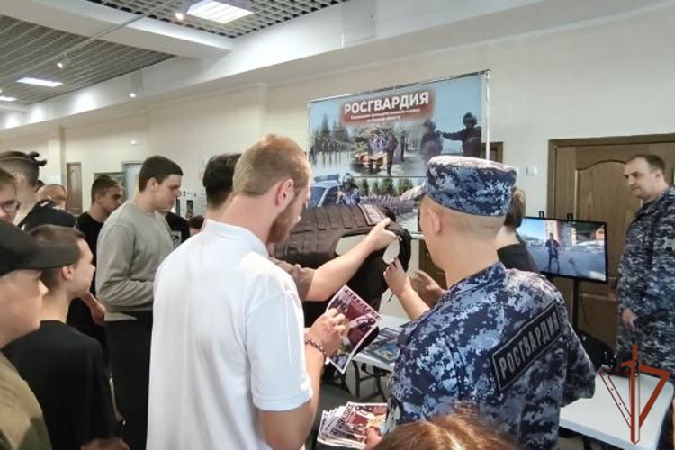 Специалисты Росгвардии в регионах Сибири приняли участие во Всероссийской ярмарке трудоустройства