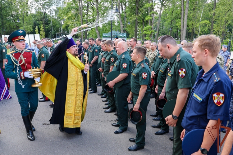 В День крещения Руси в главный храм Росгвардии доставили иконы небесных покровителей отрядов спецназа ведомства (видео)
