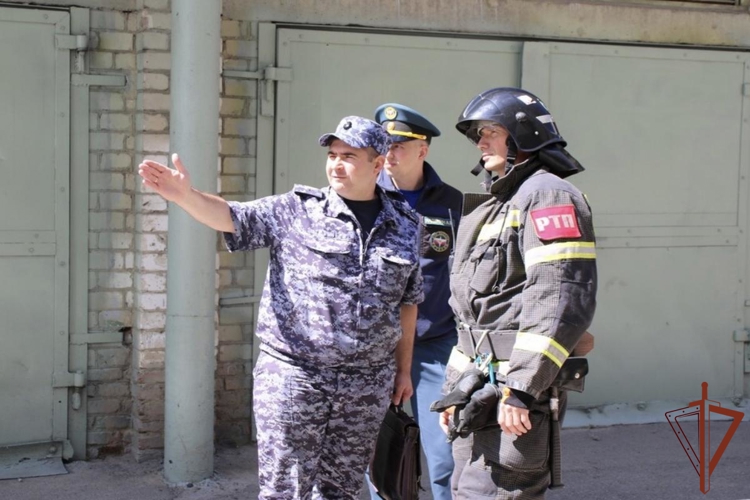 Совместное пожарно-тактическое занятие Росгвардии и МЧС прошло в Ставрополе