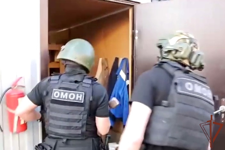 В Санкт-Петербурге при содействии ОМОН Росгвардии проведена проверка мигрантов на стройке возле Пулково