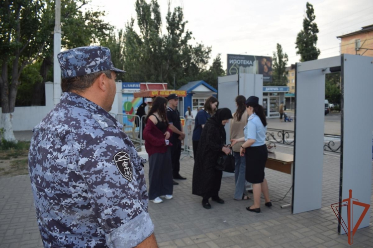 В Дагестане росгвардейцы обеспечили правопорядок во время проведения праздничных мероприятий ко Дню ВМФ России 