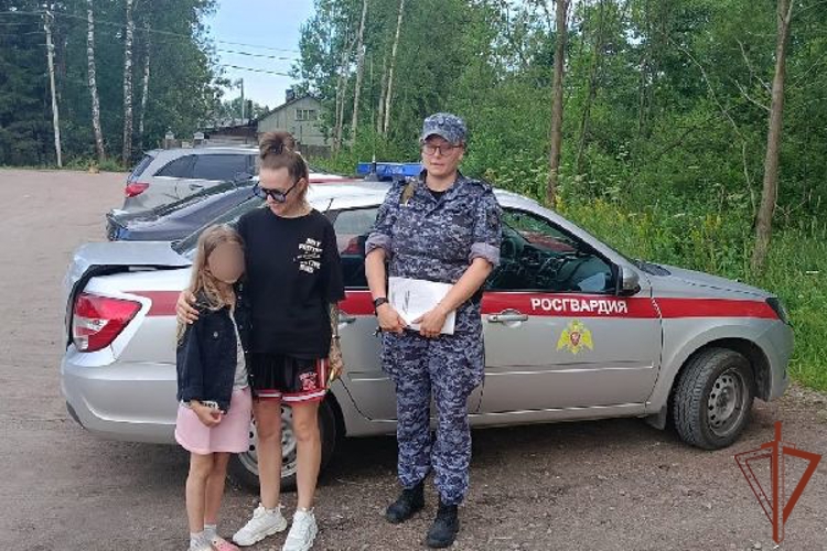 В Ленинградской области росгвардейцы разыскали и вернули матери дочку, самостоятельно ушедшую из дома на прогулку