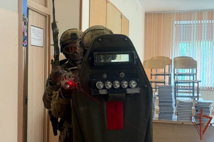 Росгвардия приняла участие в межведомственной тренировке в образовательном учреждении Красноярского края