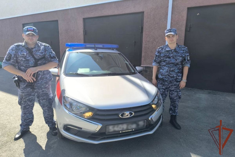 В Нижнем Новгороде росгвардейцы эвакуировали жильцов из горящего дома