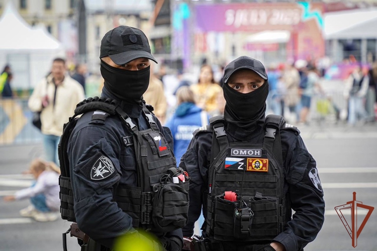 В Санкт-Петербурге ОМОН Росгвардии обеспечил безопасность марафона «Белые ночи»